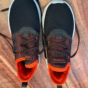 Adidas Tennis Boys Shoes. Red and Black, size 4 youth. Excellent condition.